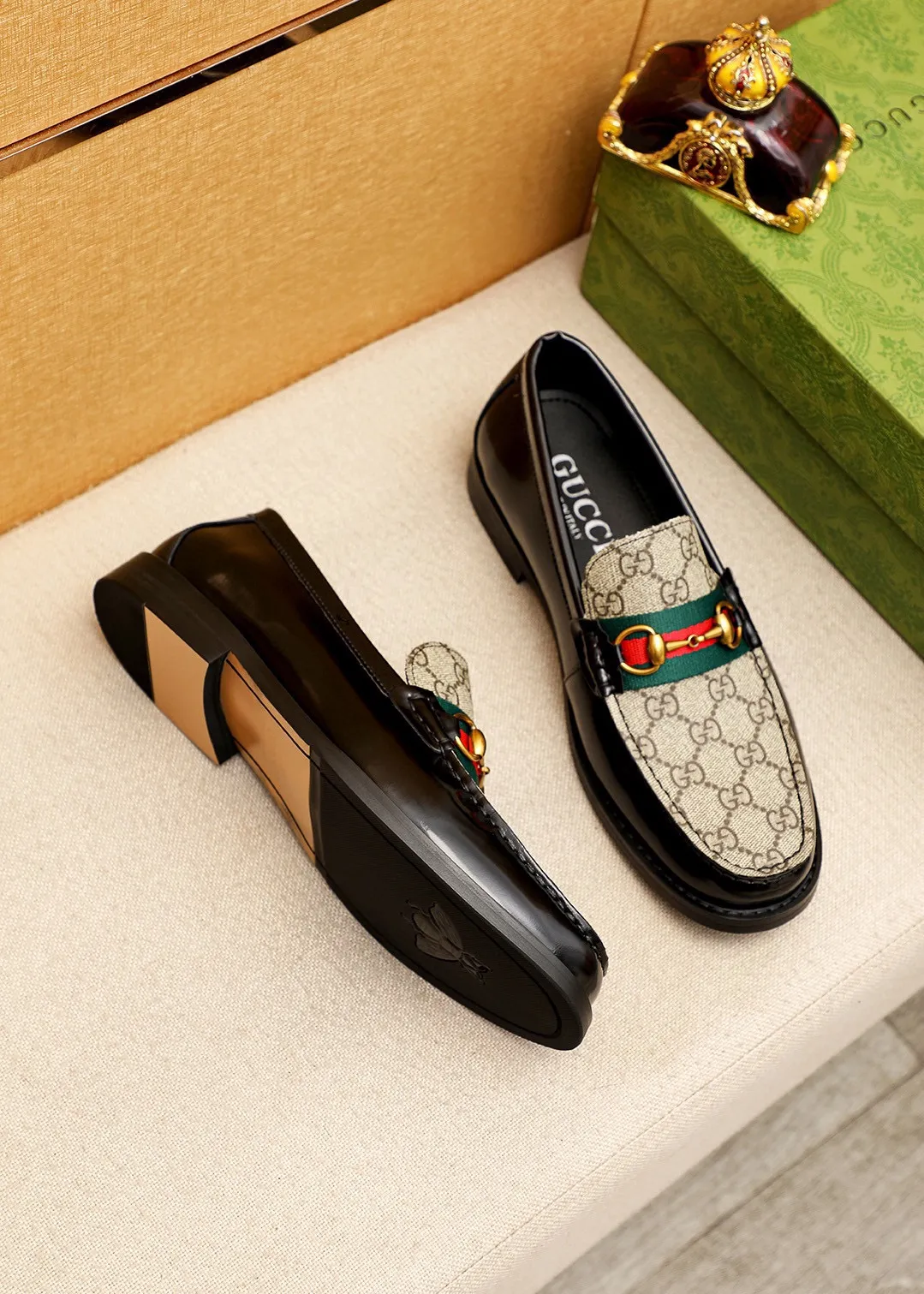 Men's shoes 💰460 💐 Product trademark: GUCCI "Gucci" casual leather shoes Regular size: 38-44 (45🉑️customized) Product materials: Selected imported first-layer open-edge beaded cowhide leather upper + luxury hardware buckle, imported water-dyed cowhide leather lining. Strong three-dimensional visual effect, original combination outsole Color: 5⃣️colors available